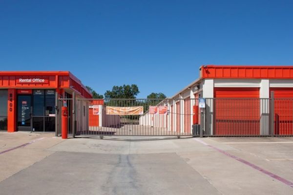 Public Storage - Fort Worth - 8400 Camp Bowie West Blvd - 8400 W Highway 580