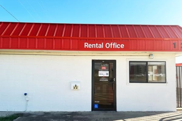 Public Storage - Carrollton - 1225 West Trinity Mills Rd - 1225 West Trinity Mills Rd