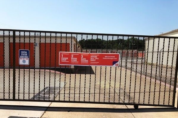 Public Storage - Pantego - 2300 West Park Row - 2300 West Park Row