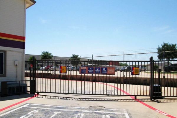 Public Storage - Hurst - 1147 West Hurst Blvd - 1147 West Hurst Blvd