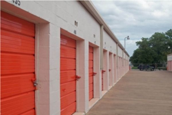Public Storage - Irving - 1212 E Airport Freeway - 1212 E Airport Freeway