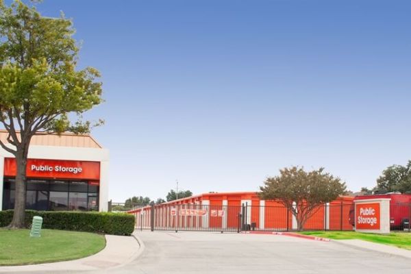 Public Storage - Carrollton - 2550 East Trinity Mills Rd - 2550 East Trinity Mills Rd