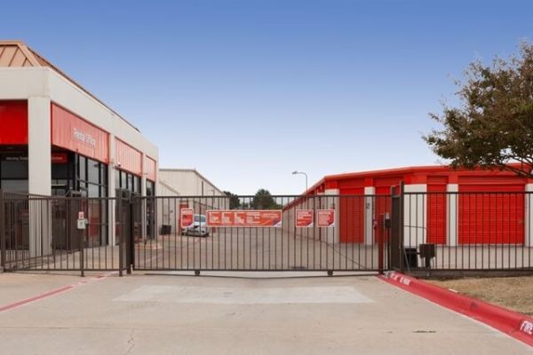 Public Storage - Carrollton - 2550 East Trinity Mills Rd - 2550 East Trinity Mills Rd