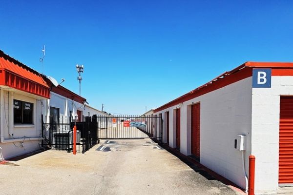 Public Storage - Duncanville - 732 South Cedar Ridge Drive - 732 South Cedar Ridge Drive