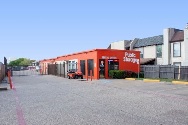 Public Storage - Dallas - 10540 Walnut Street - 10540 Walnut Street