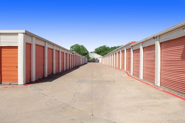 Public Storage - Irving - 1520 W Irving Blvd - 1520 W Irving Blvd