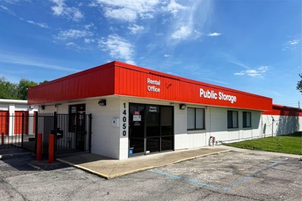 Public Storage - Houston - 14050 NW Freeway - 14050 Nw Freeway