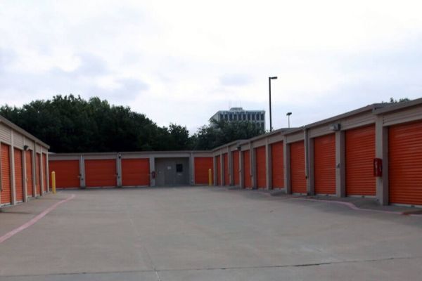 Public Storage - Arlington - 502 E Lamar Blvd - 502 E Lamar Blvd
