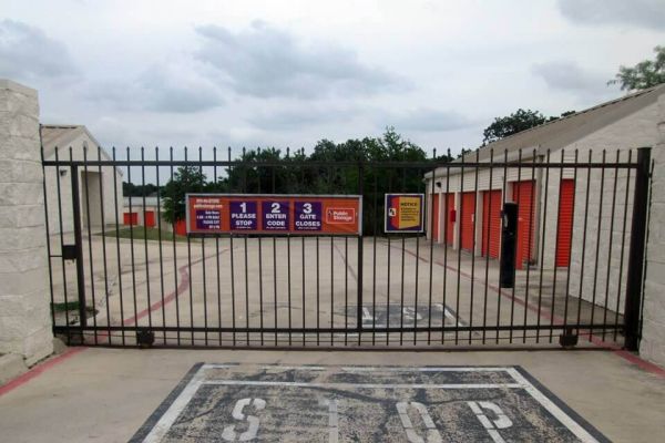 Public Storage - Hurst - 747 Grapevine Hwy - 747 Grapevine Hwy