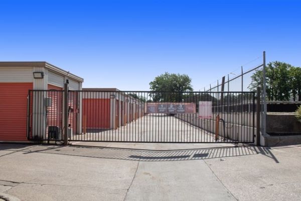 Public Storage - Irving - 1210 N Belt Line Road - 1210 N Belt Line Road