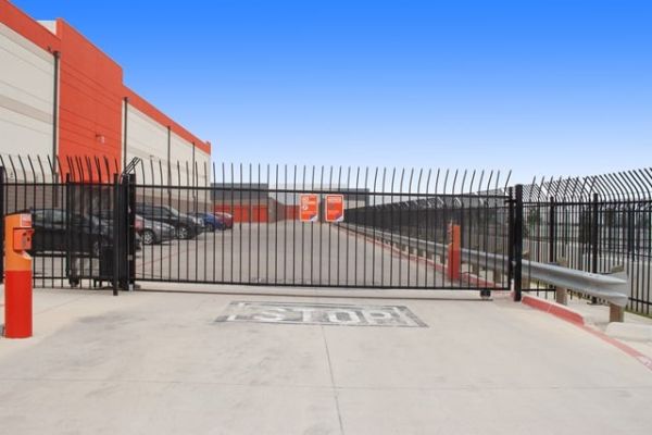 Public Storage - Fort Worth - 10555 North Fwy - 10555 North Fwy