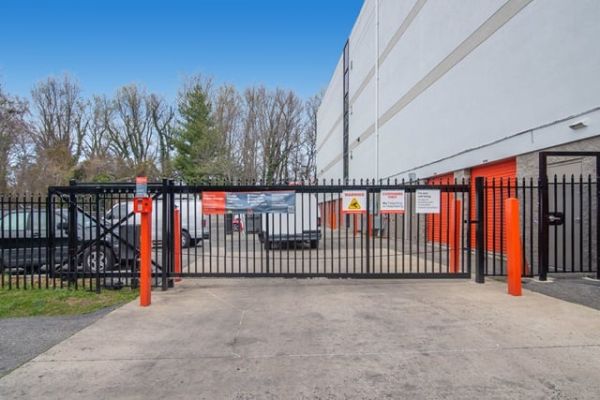 Public Storage - Hyattsville - 2308 Chillum Road - 2308 Chillum Road