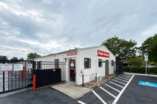 Public Storage - Greensboro - 3206 N OHenry Blvd - 3206 N OHenry Blvd