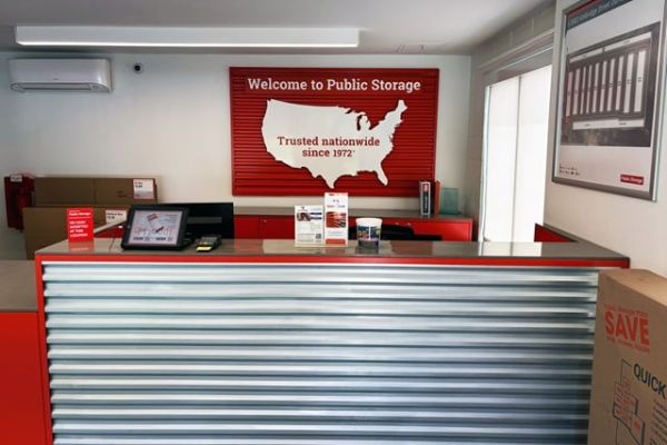 Public Storage - Durham - 3600 Kangaroo Drive - 3600 Kangaroo Drive
