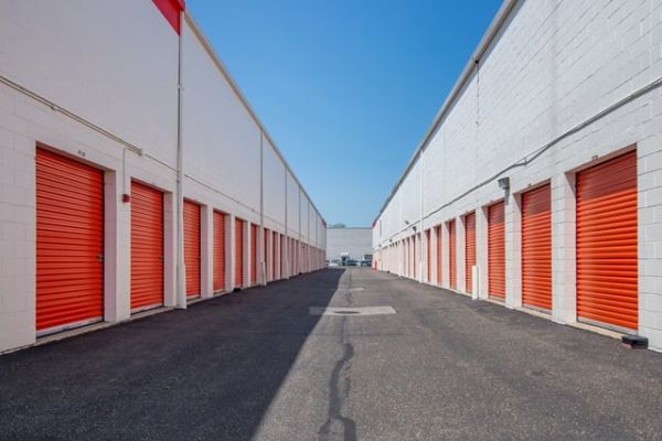 Public Storage - Bay Shore - 122 Saxon Ave - 122 Saxon Ave