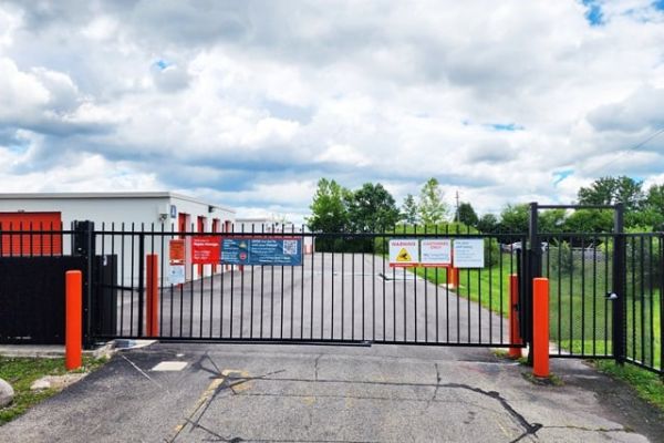 Public Storage - Indianapolis - 5151 Pike Plaza - 5151 Pike Plaza