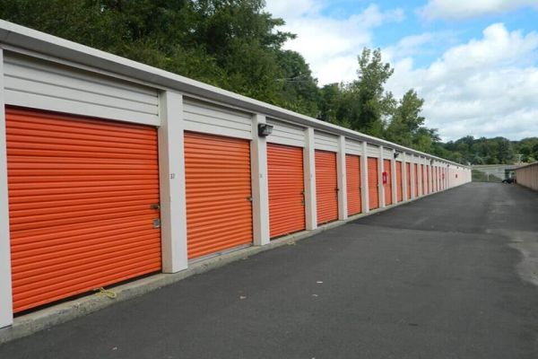 Public Storage - Waterbury - 76 Captain Neville Drive - 76 Captain Neville Drive