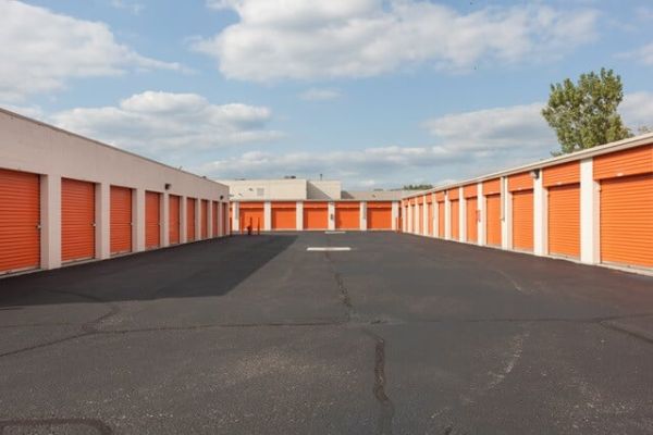 Public Storage - Troy - 1404 E Big Beaver Road - 1404 E Big Beaver Road