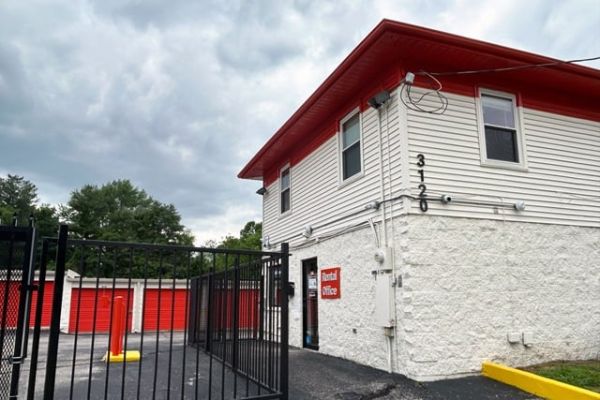 Public Storage - Louisville - 3120 Breckenridge Lane - 3120 Breckenridge Lane