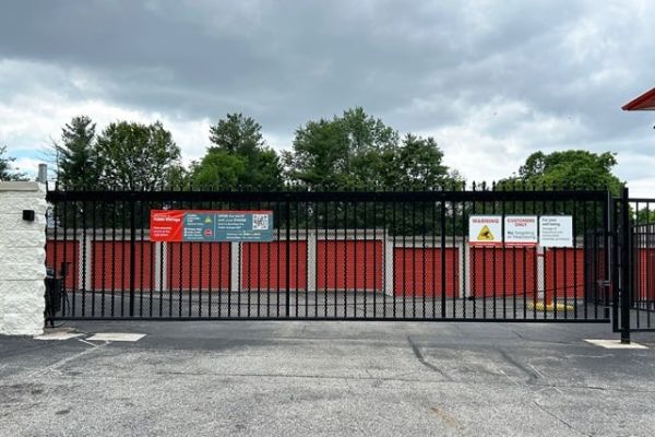Public Storage - Louisville - 3120 Breckenridge Lane - 3120 Breckenridge Lane