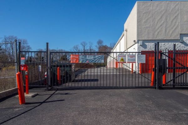 Public Storage - Lake Ronkonkoma - 363 Portion Road - 363 Portion Road