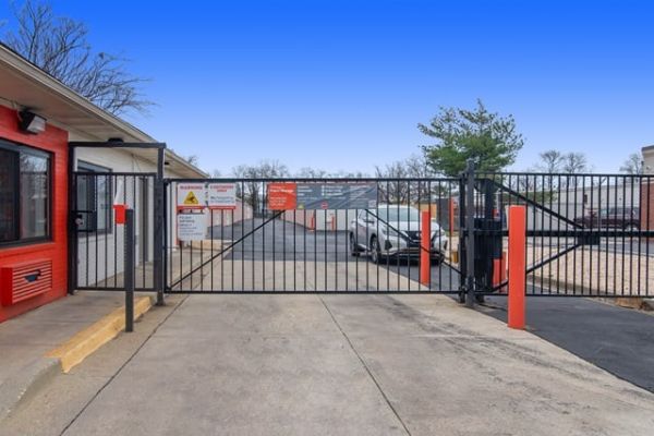 Public Storage - Suitland - 3700 Saint Barnabas Rd - 3700 Saint Barnabas Rd