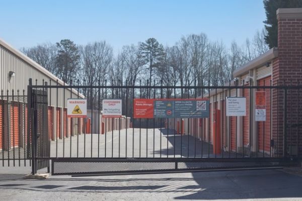Public Storage - Charlotte - 7112 Albemarle Rd - 7112 Albemarle Rd