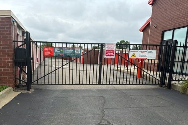 Public Storage - Westland - 36001 Warren Rd - 36001 Warren Rd