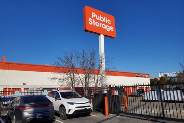 Public Storage - Staten Island - 275 Veterans Road W - 275 Veterans Road W