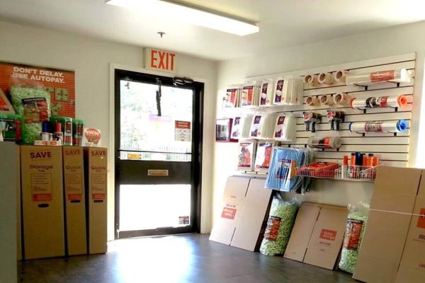 Public Storage - Staten Island - 275 Veterans Road W - 275 Veterans Road W