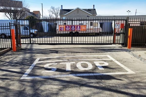 Public Storage - Staten Island - 275 Veterans Road W - 275 Veterans Road W