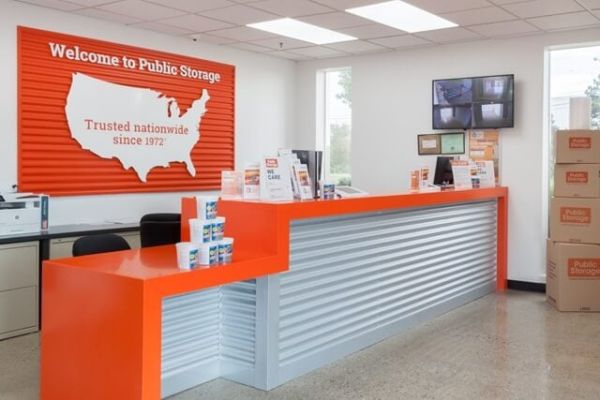 Public Storage - Madison Heights - 1020 W 13 Mile Rd - 1020 W 13 Mile Rd