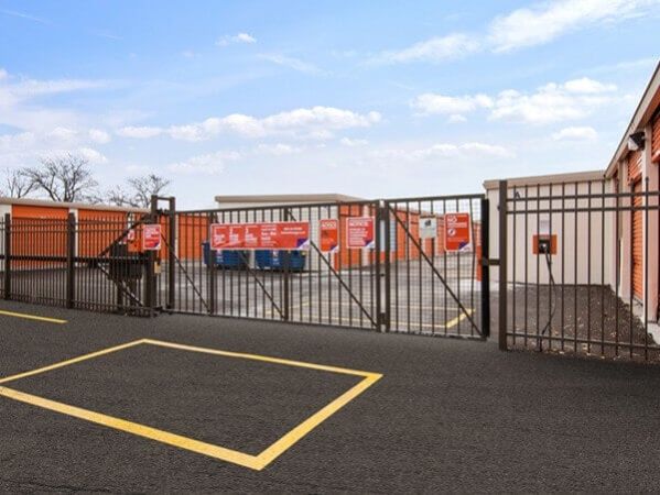 Public Storage - Palatine - 1385 E Dundee Road - 1385 E Dundee Road
