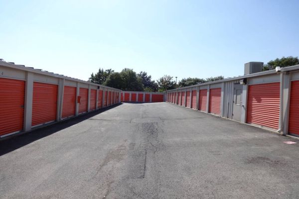 Public Storage - Lenexa - 8830 Long Street - 8830 Long Street