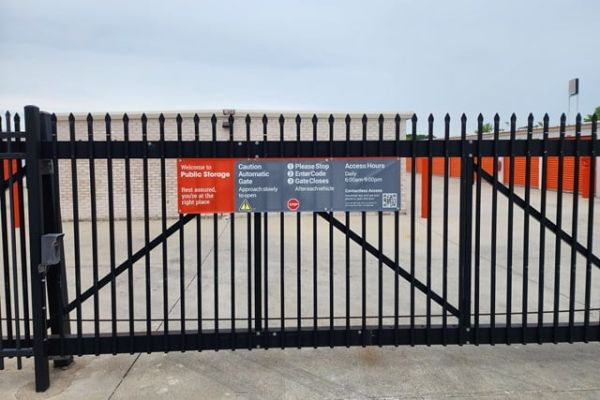 Public Storage - Indianapolis - 6910 Waterfront Drive - 6910 Waterfront Drive