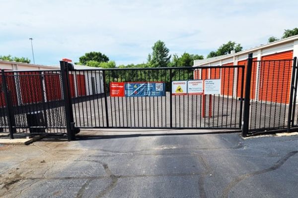 Public Storage - Mission - 6560 Foxridge Drive - 6560 Foxridge Drive