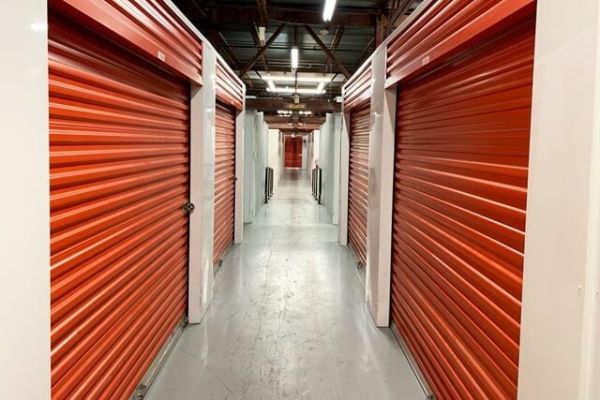 Public Storage - New Orleans - 1901 St Charles Ave - 1901 St Charles Ave
