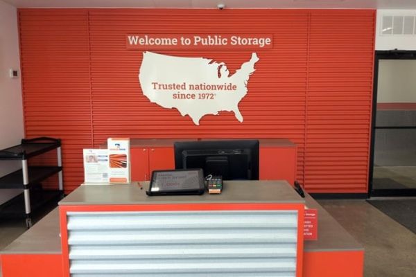 Public Storage - Glenview - 3320 W Lake Ave - 3320 W Lake Ave