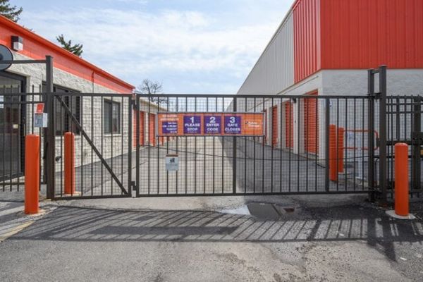 Public Storage - Darien - 1001 N Frontage Road - 1001 N Frontage Road