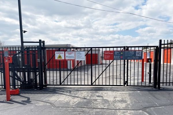 Public Storage - Milwaukee - 535 S 84th Street - 535 S 84th Street