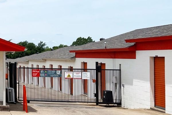 Public Storage - Oklahoma City - 4105 S May Ave - 4105 S May Ave