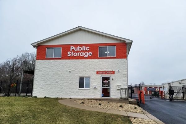 Public Storage - Elgin - 1300 East Chicago Street - 1300 East Chicago Street