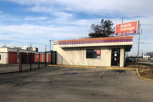 Public Storage - Evansville - 2410 N First Ave - 2410 N First Ave