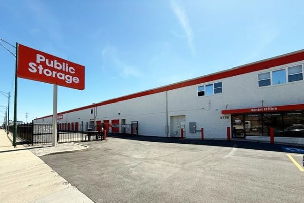 Public Storage - Chicago - 5778 N Northwest Hwy - 5778 N Northwest Hwy