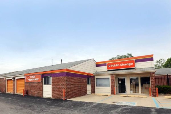 Public Storage - Schaumburg - 930 S Roselle Road - 930 S Roselle Road