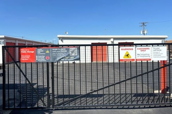 Public Storage - Elmhurst - 297 W Lake St - 297 W Lake St