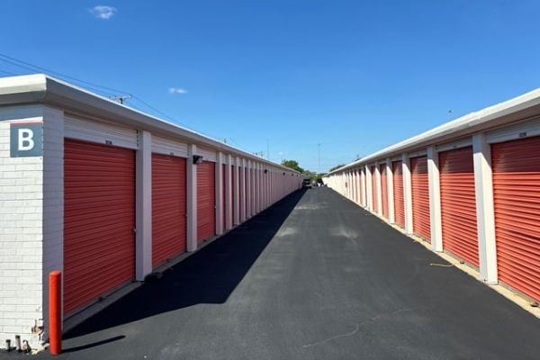 Public Storage - Elmhurst - 297 W Lake St - 297 W Lake St