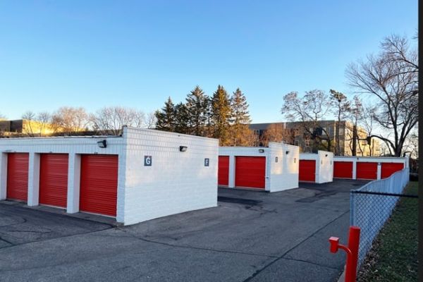 Public Storage - Eden Prairie - 7921 Eden Prairie Road - 7921 Eden Prairie Road