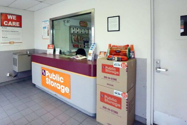 Public Storage - Chicago - 8484 S South Chicago Ave - 8484 S South Chicago Ave