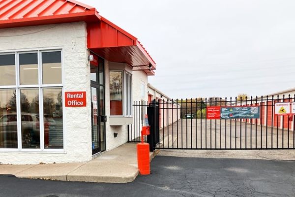 Public Storage - Coon Rapids - 11365 Robinson Drive NW - 11365 Robinson Drive NW